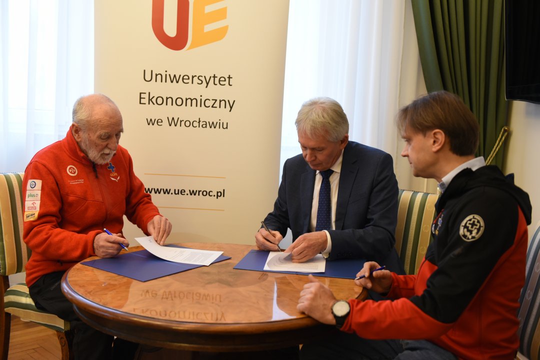 Podpisane umowy z Fundacją GOPR